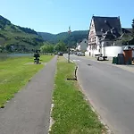 An Der Mosel Apartment *
