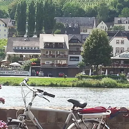 An Der Mosel Apartment *